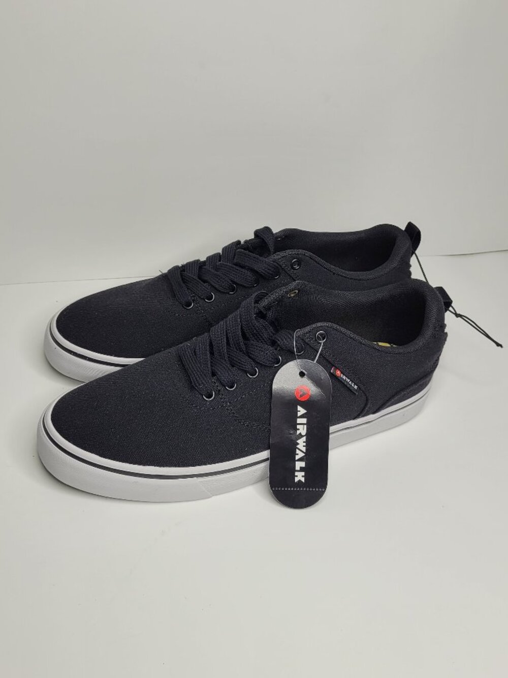 Airwalk men's black canvas casual skate lace up shoes size 11 NWT